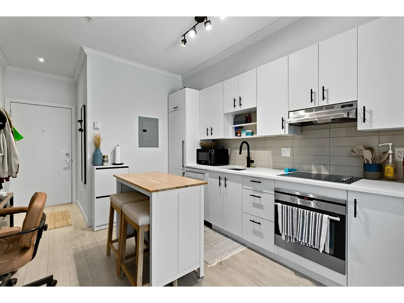 209 13678 GROSVENOR ROAD