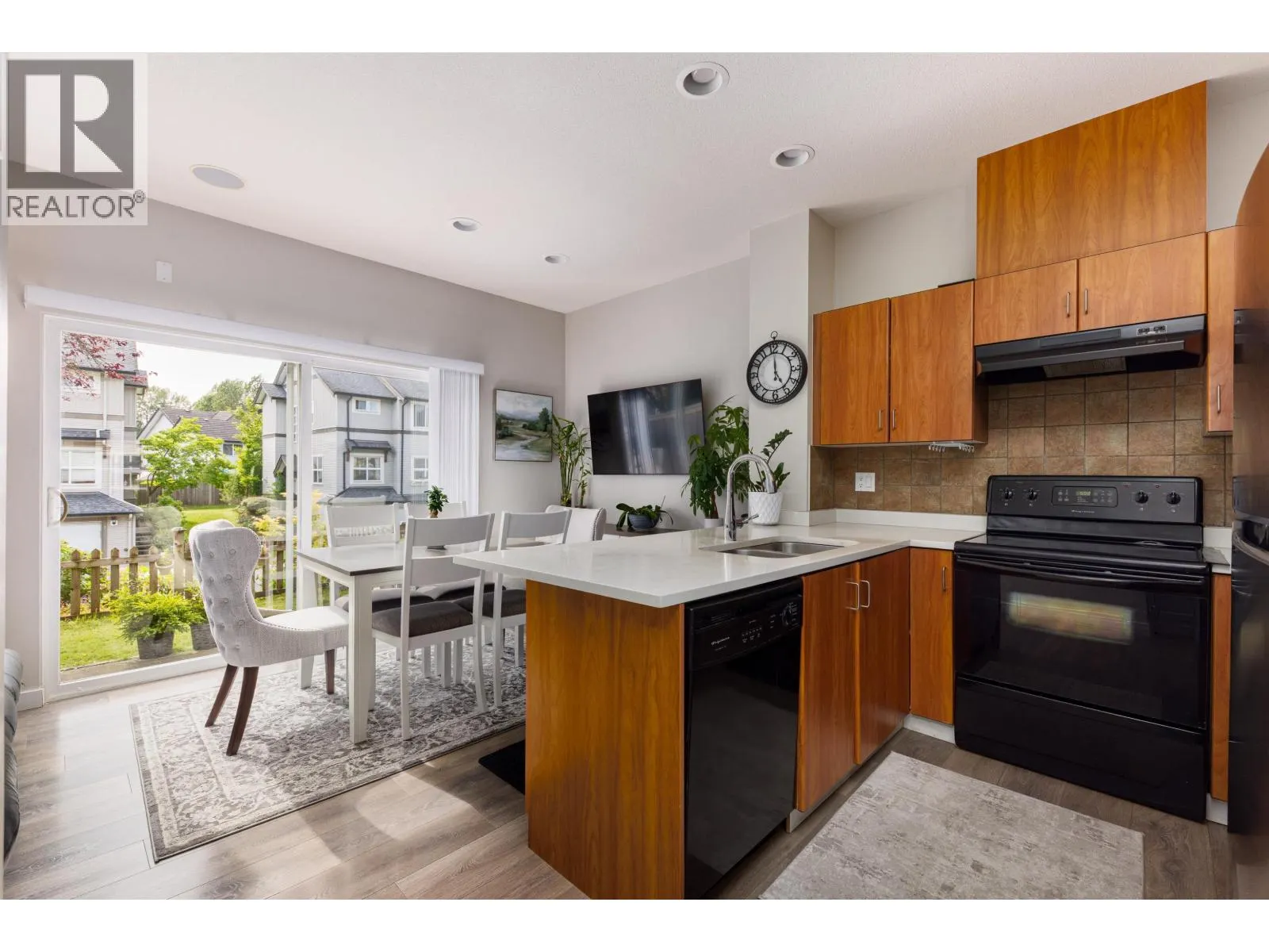 102 1055 RIVERWOOD GATE