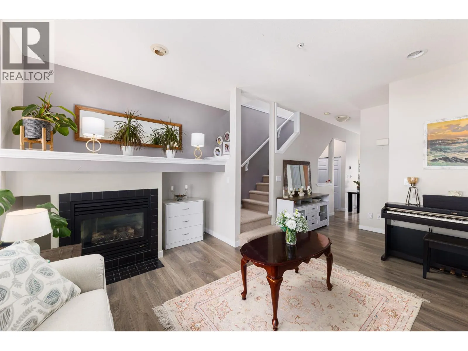 102 1055 RIVERWOOD GATE