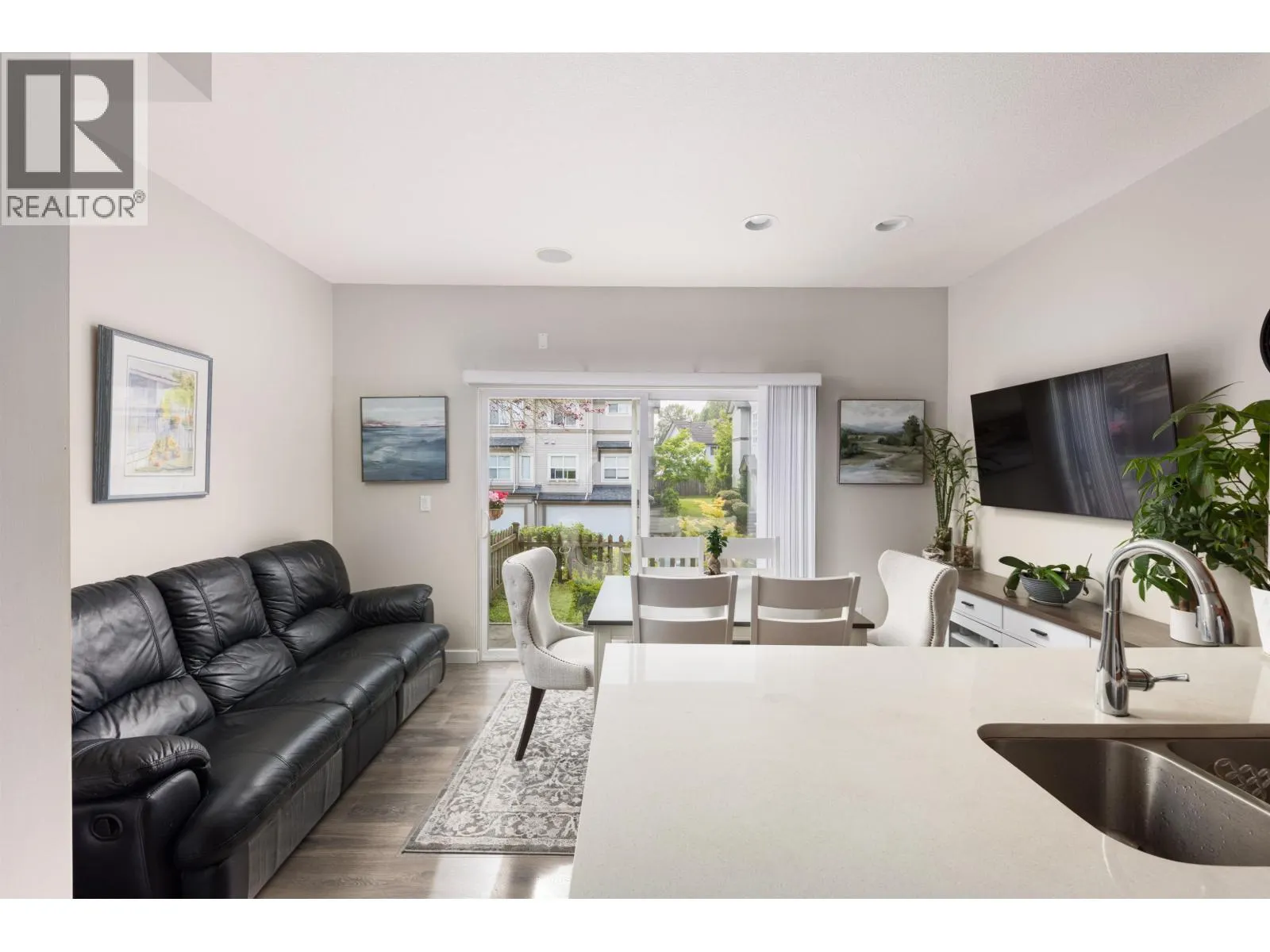 102 1055 RIVERWOOD GATE