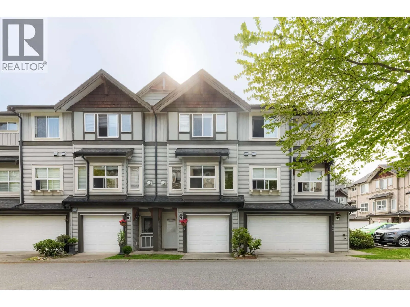 102 1055 RIVERWOOD GATE
