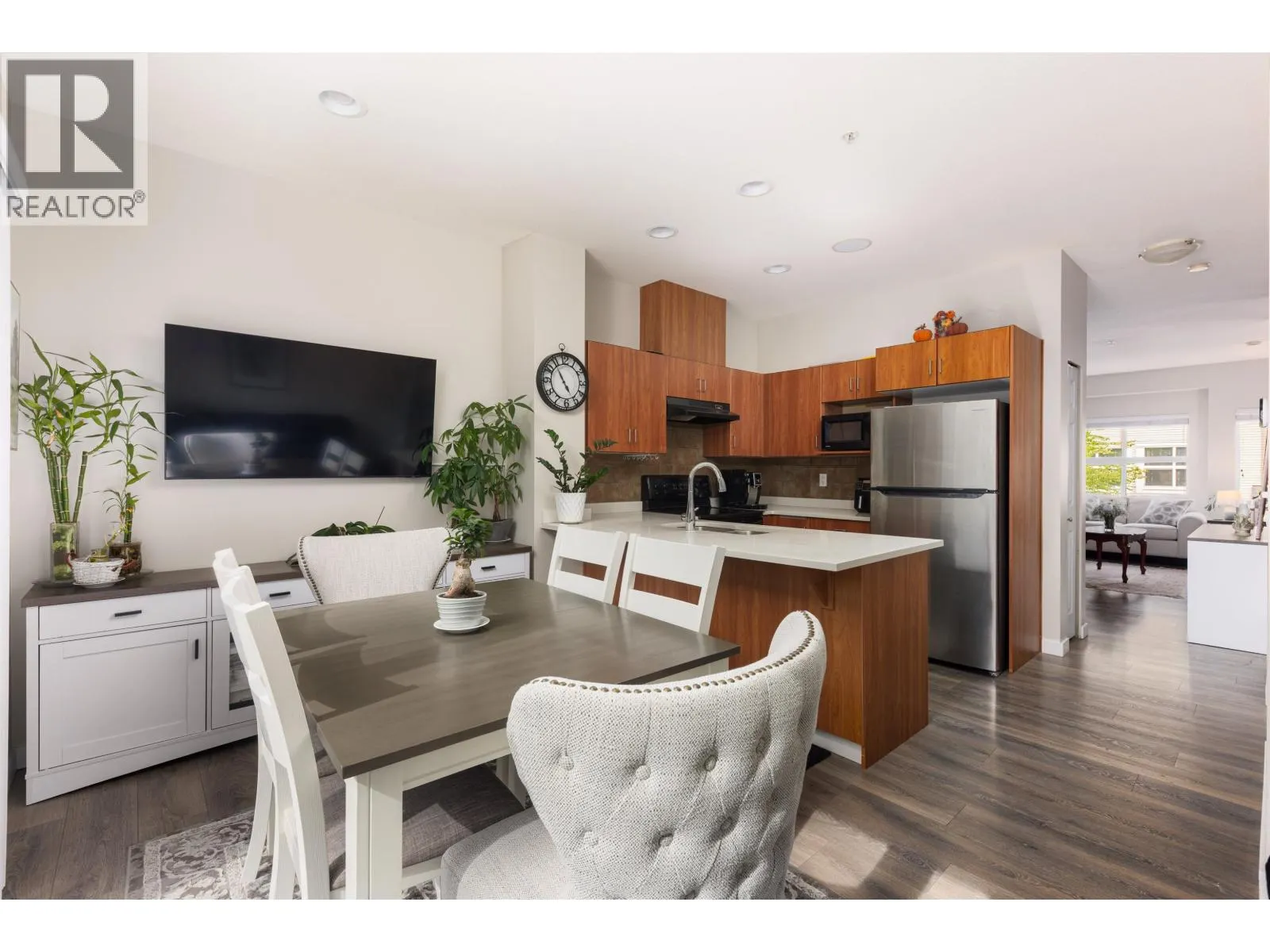 102 1055 RIVERWOOD GATE