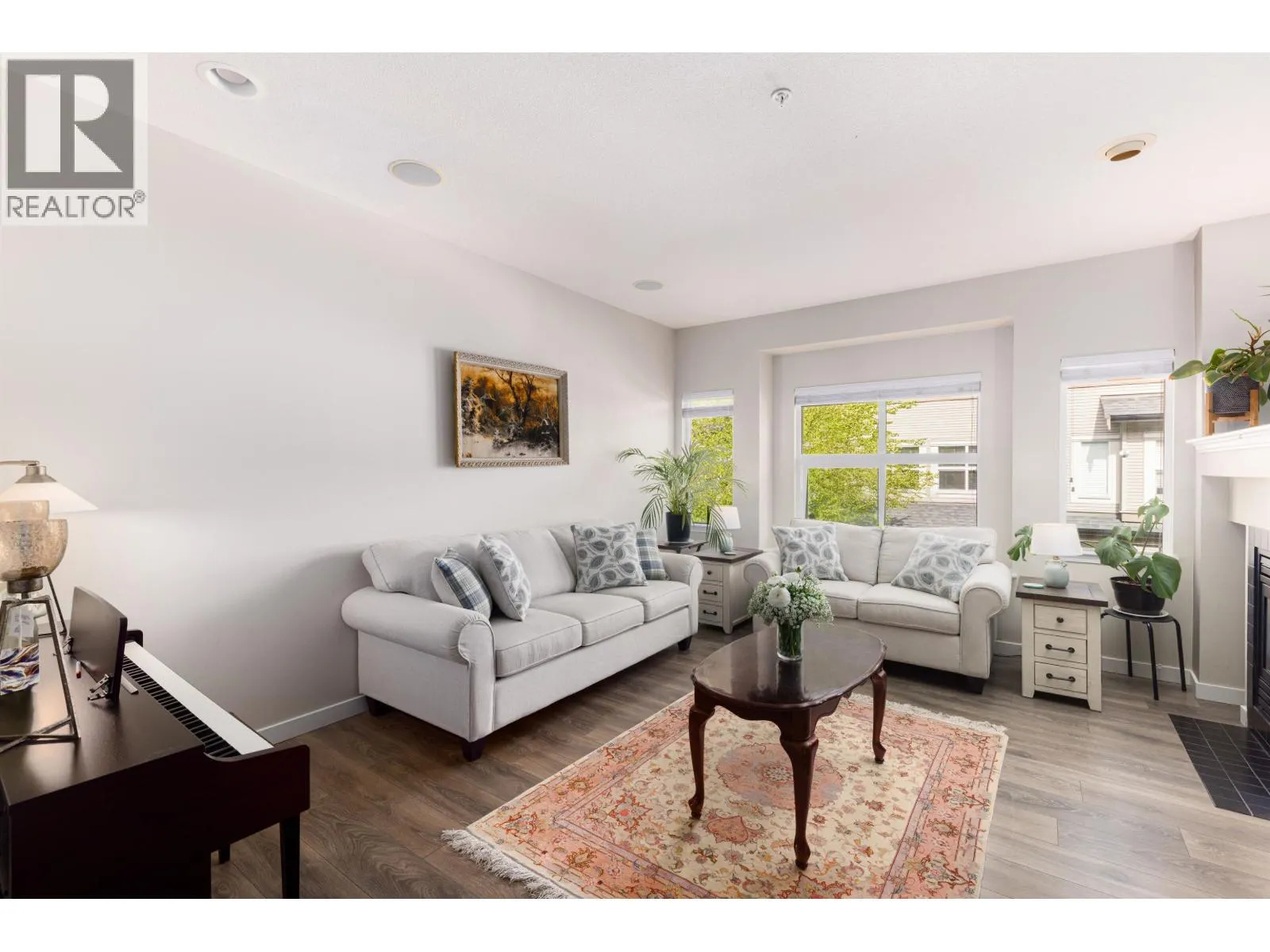 102 1055 RIVERWOOD GATE
