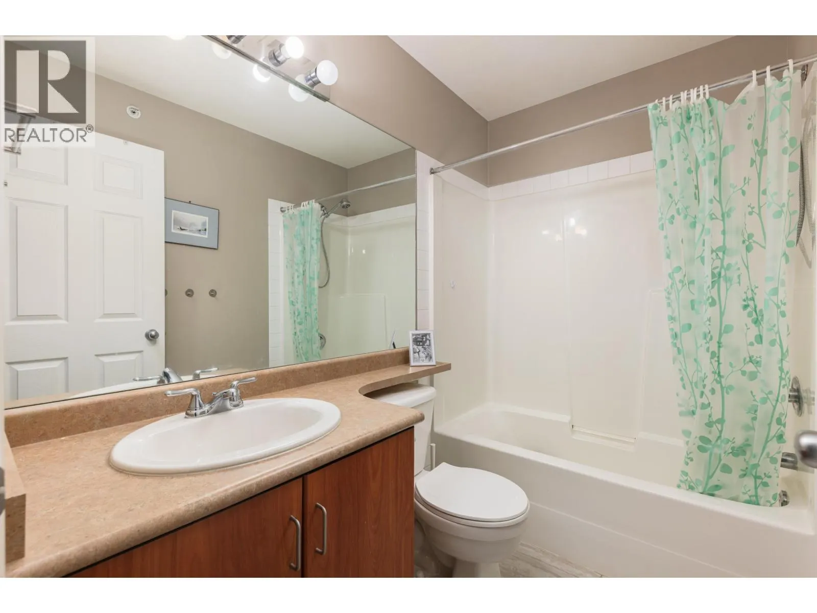 102 1055 RIVERWOOD GATE