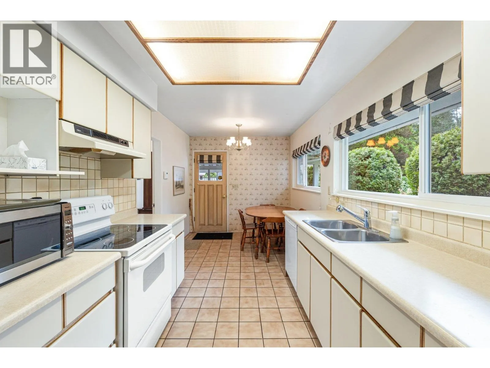 350 ST JAMES CRESCENT