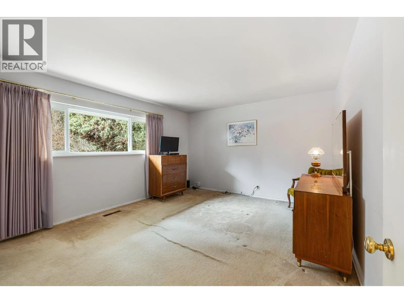 350 ST JAMES CRESCENT