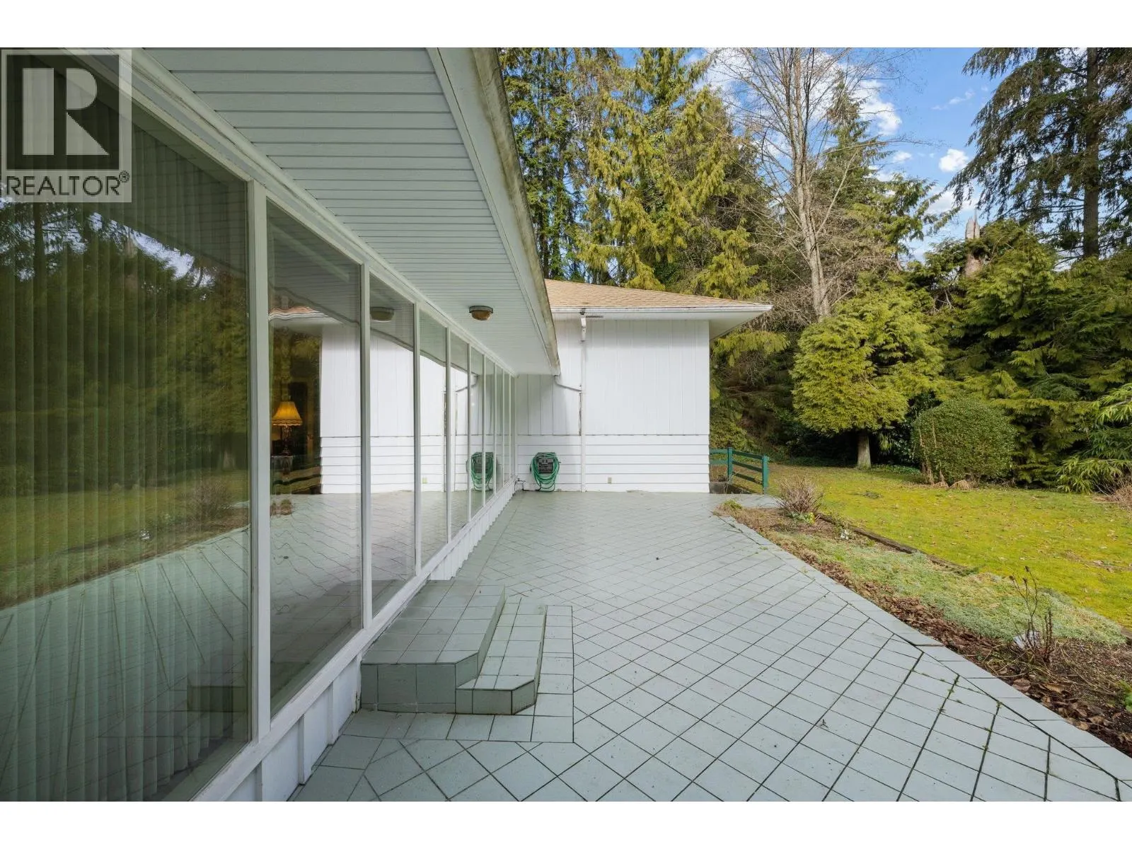 350 ST JAMES CRESCENT