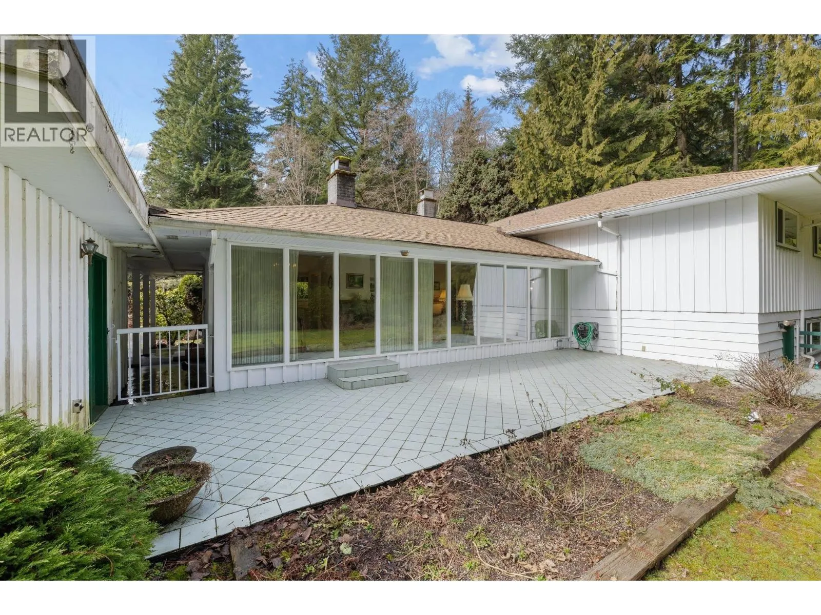 350 ST JAMES CRESCENT
