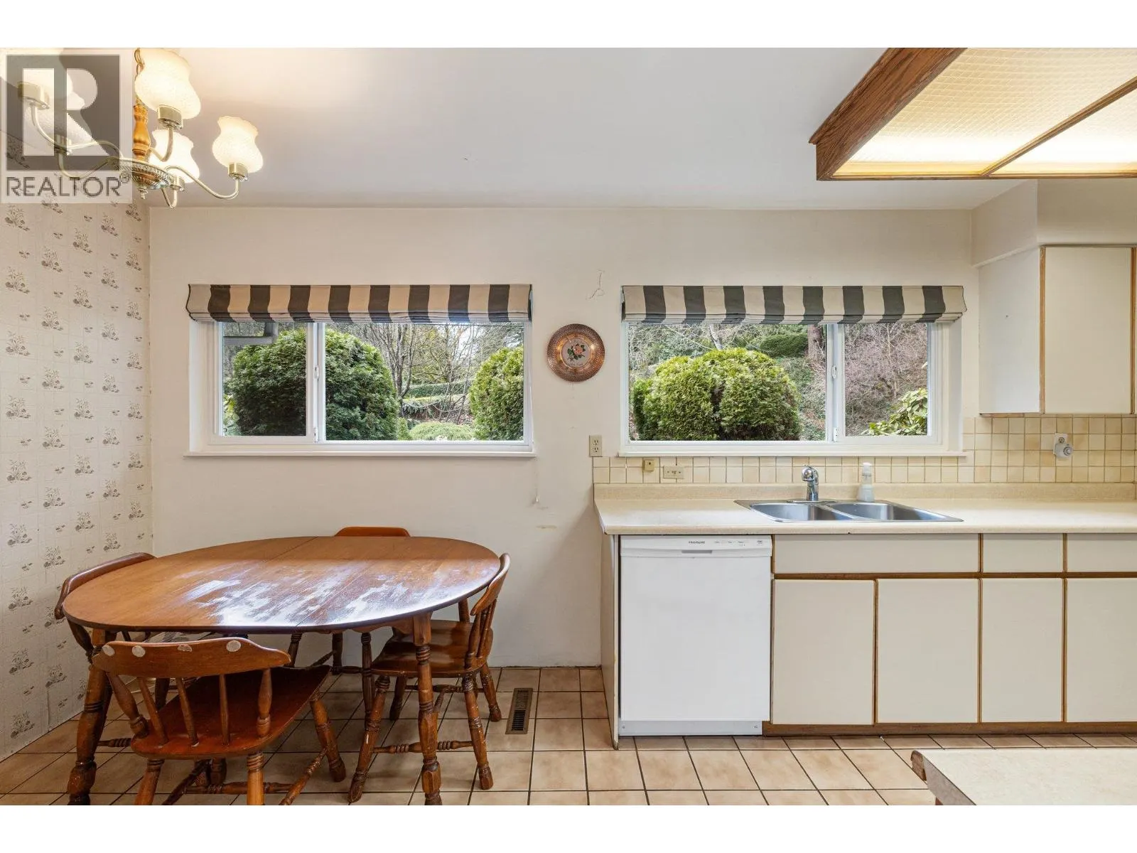 350 ST JAMES CRESCENT