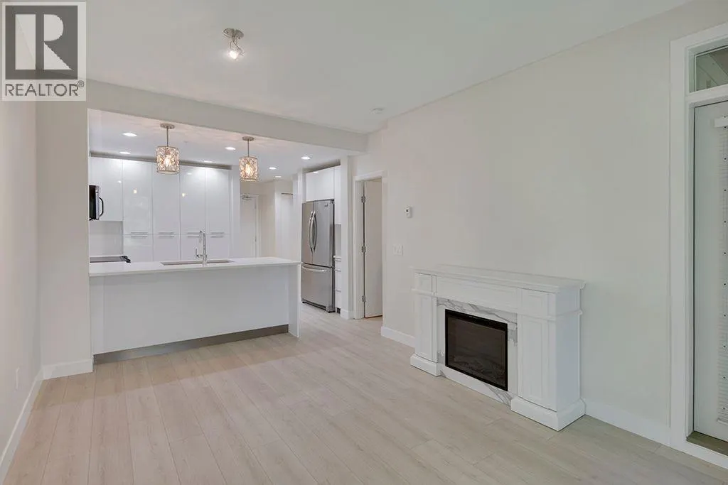404 733 W 3RD STREET
