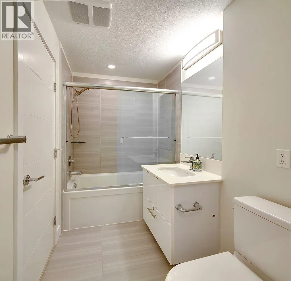 404 733 W 3RD STREET
