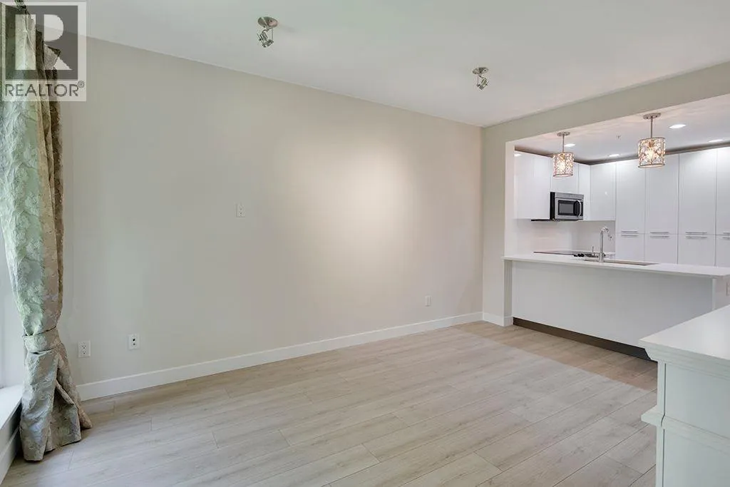404 733 W 3RD STREET