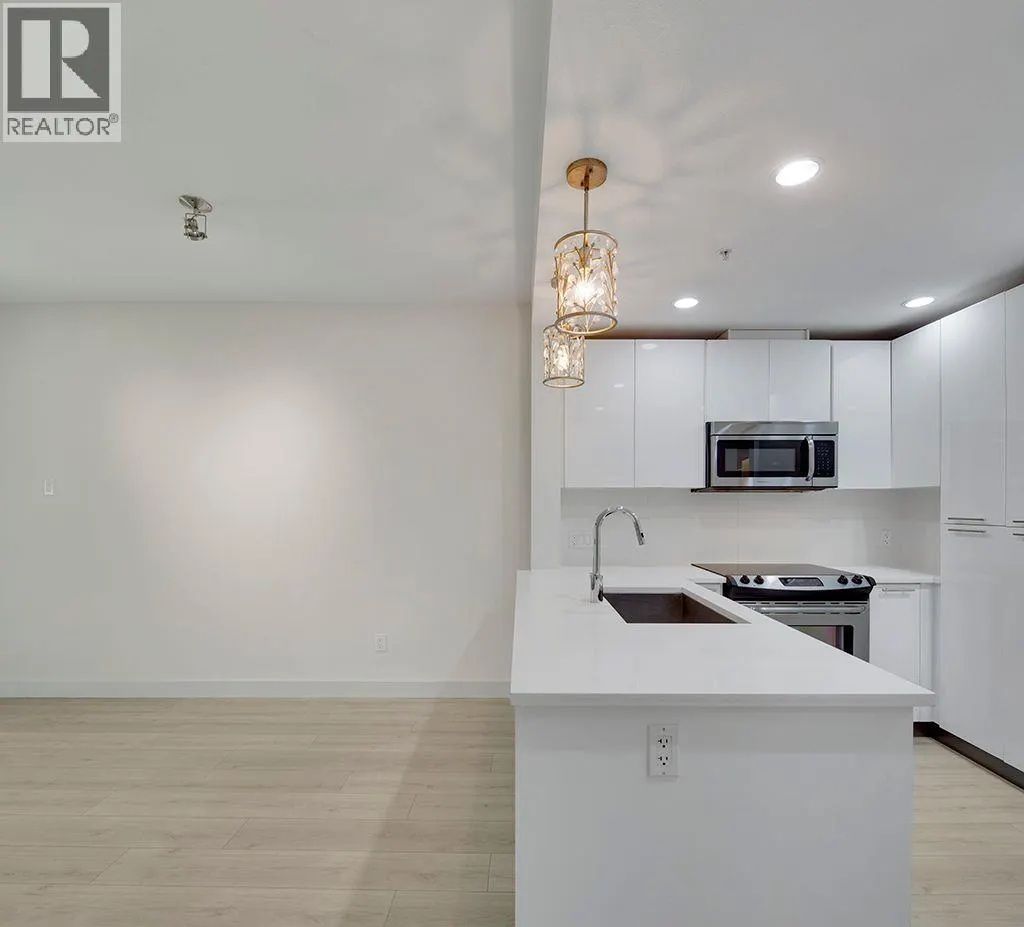 404 733 W 3RD STREET