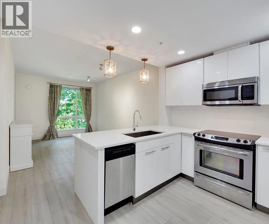 404 733 W 3RD STREET
