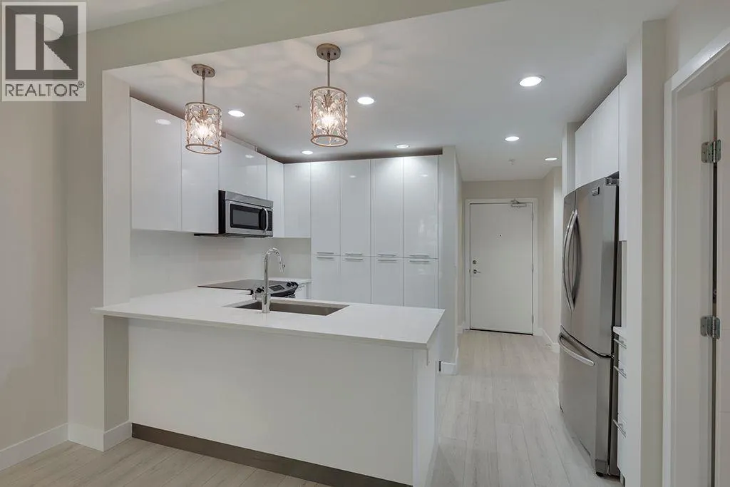 404 733 W 3RD STREET