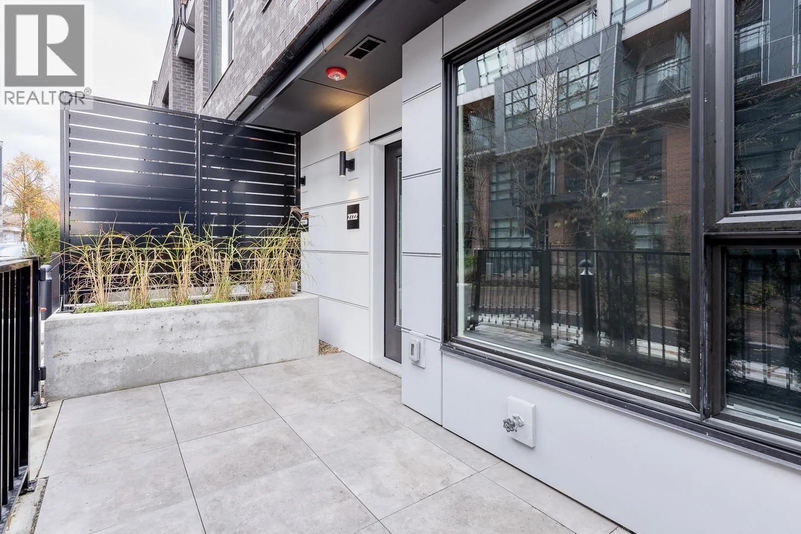 2722 SPRING STREET
