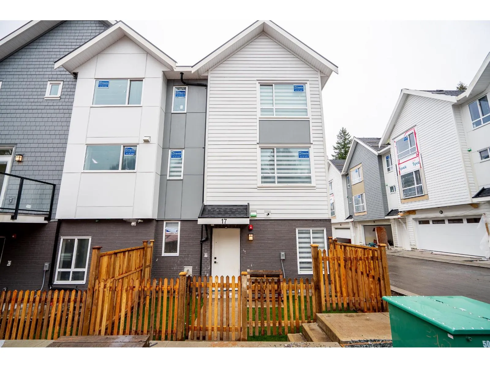 18 20463 70 AVENUE