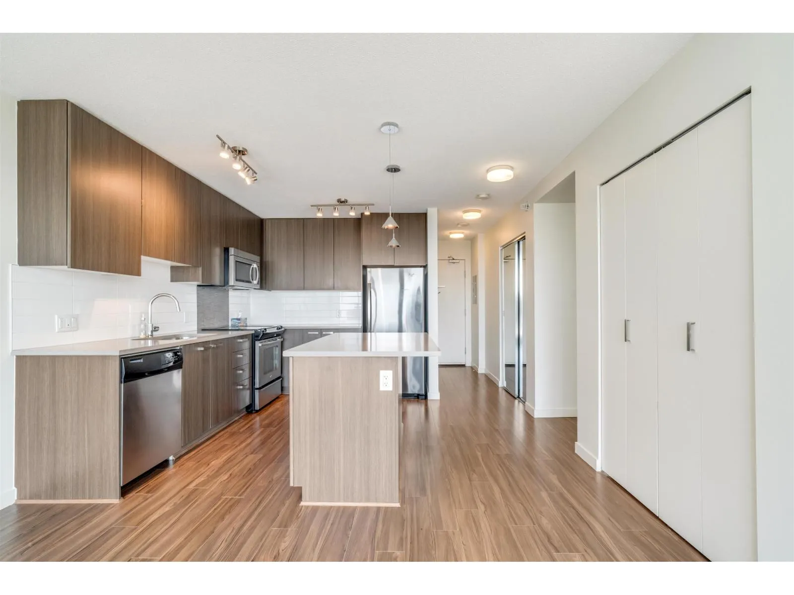 3707 13325 102A AVENUE