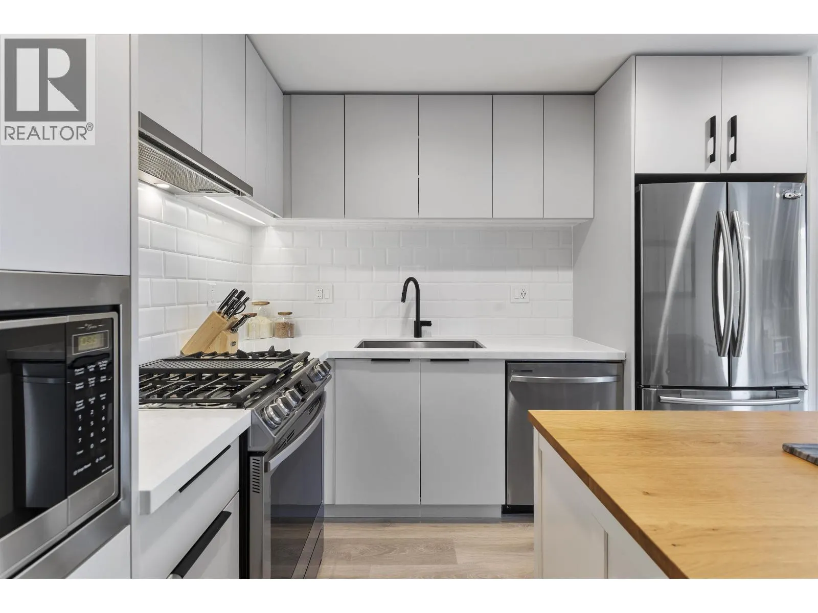 301 3018 ST GEORGE STREET