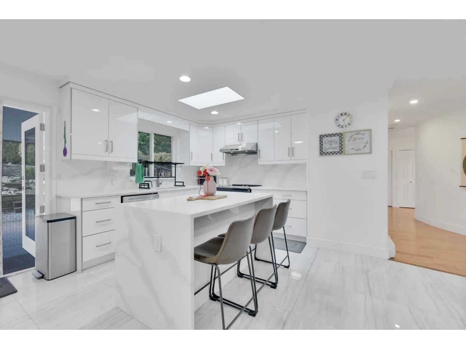 2215 ORCHARD DRIVE