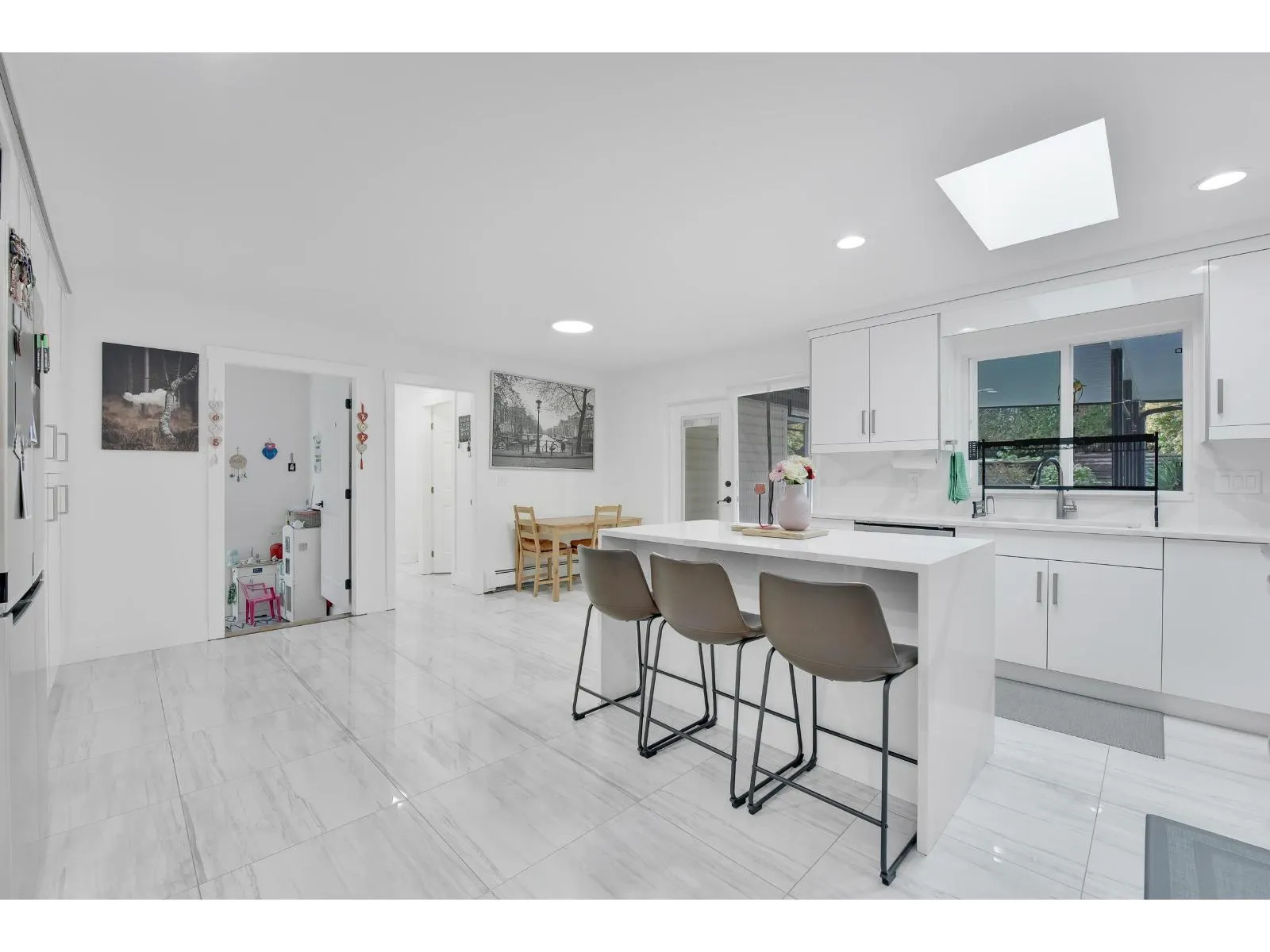 2215 ORCHARD DRIVE