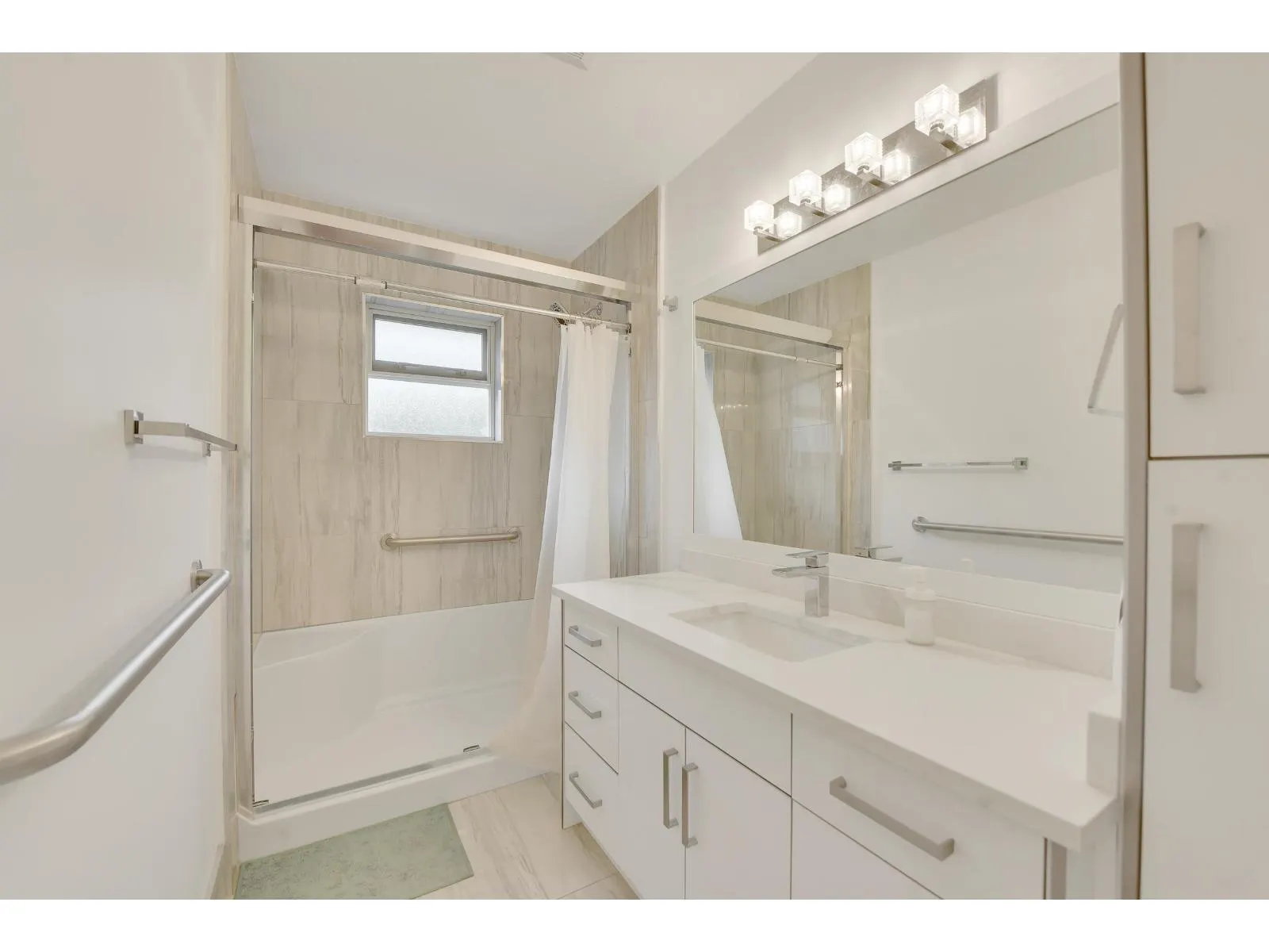 2215 ORCHARD DRIVE