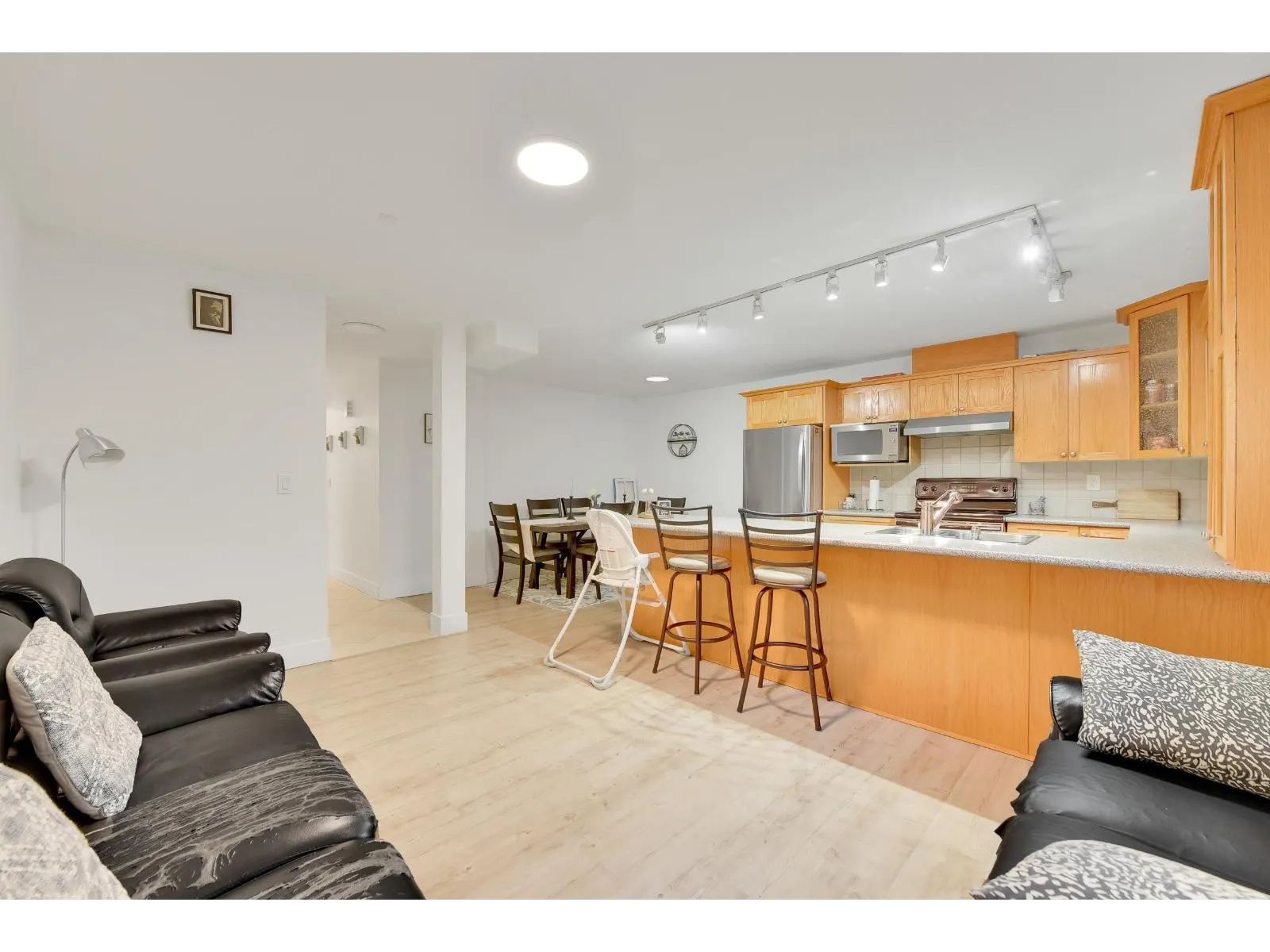 2215 ORCHARD DRIVE