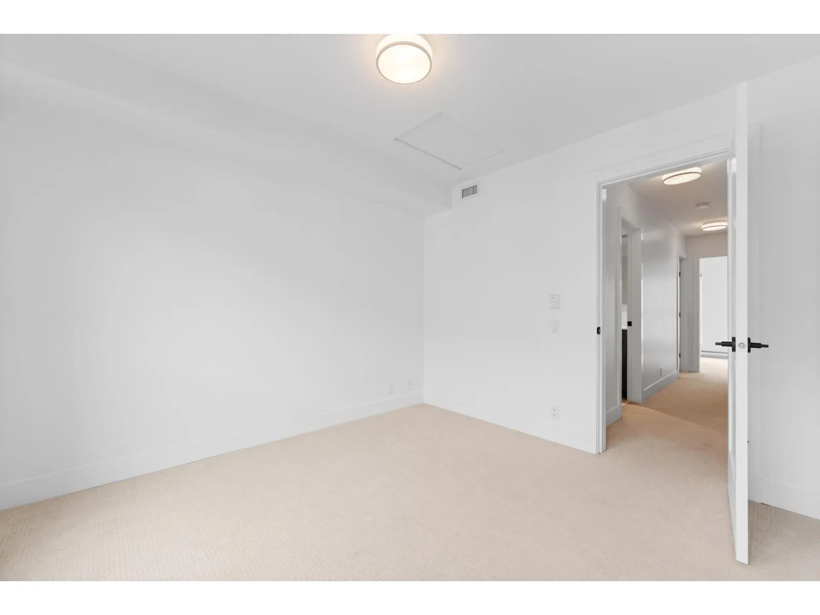8 14955 101A STREET