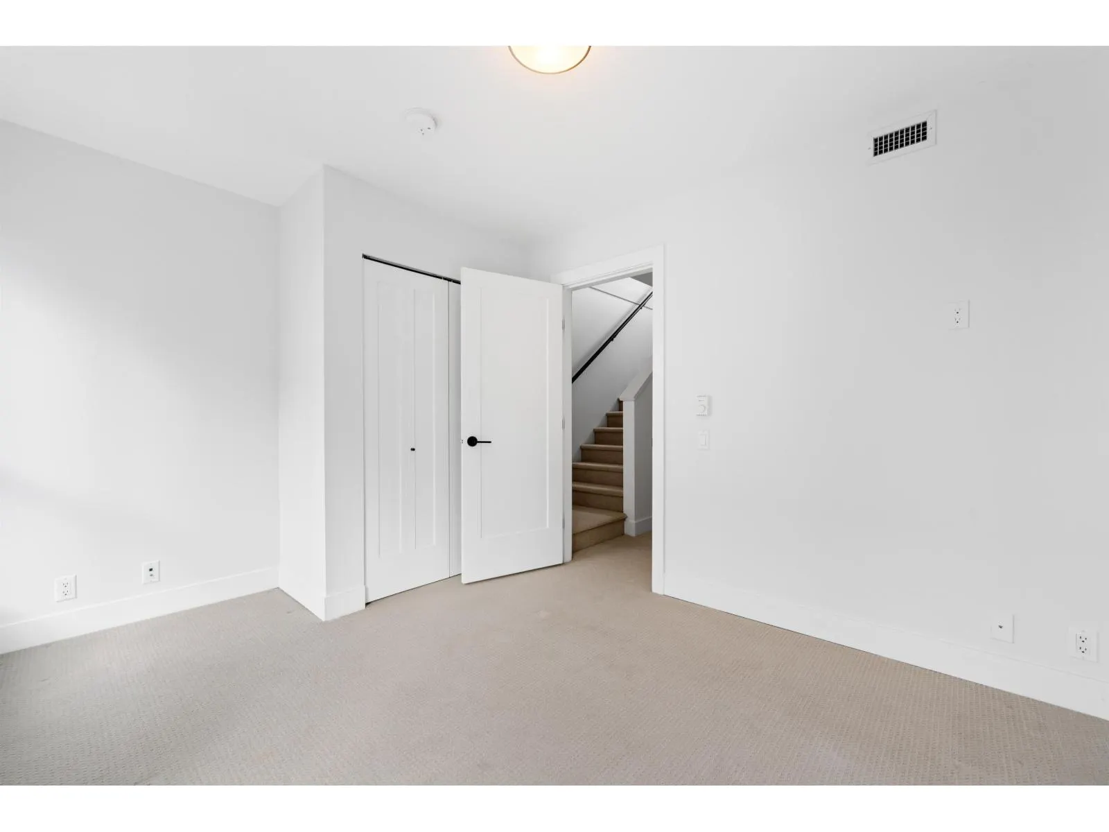 8 14955 101A STREET