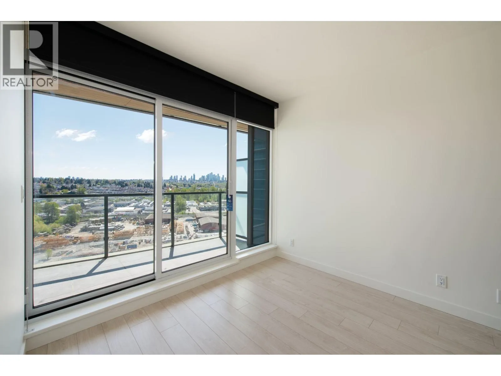 908 4880 LOUGHEED HIGHWAY
