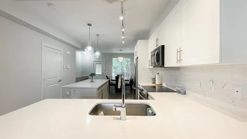 138 6030 142 STREET
