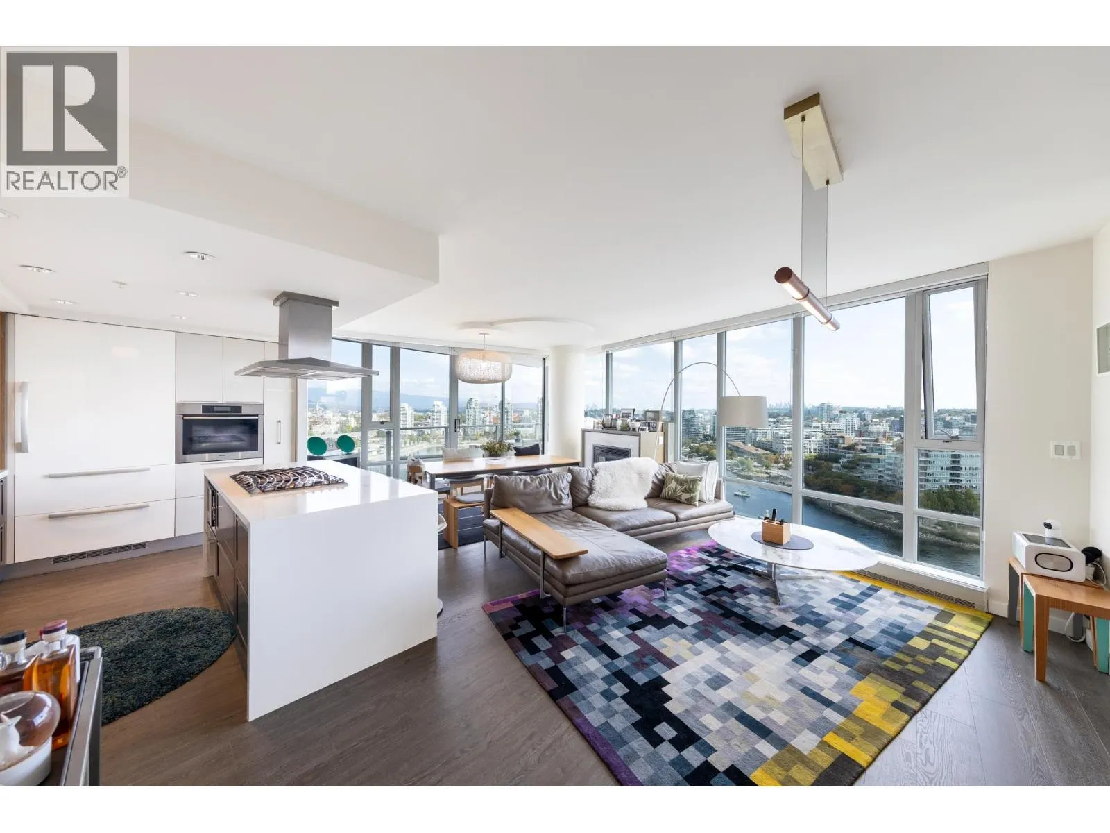 2501 8 SMITHE MEWS