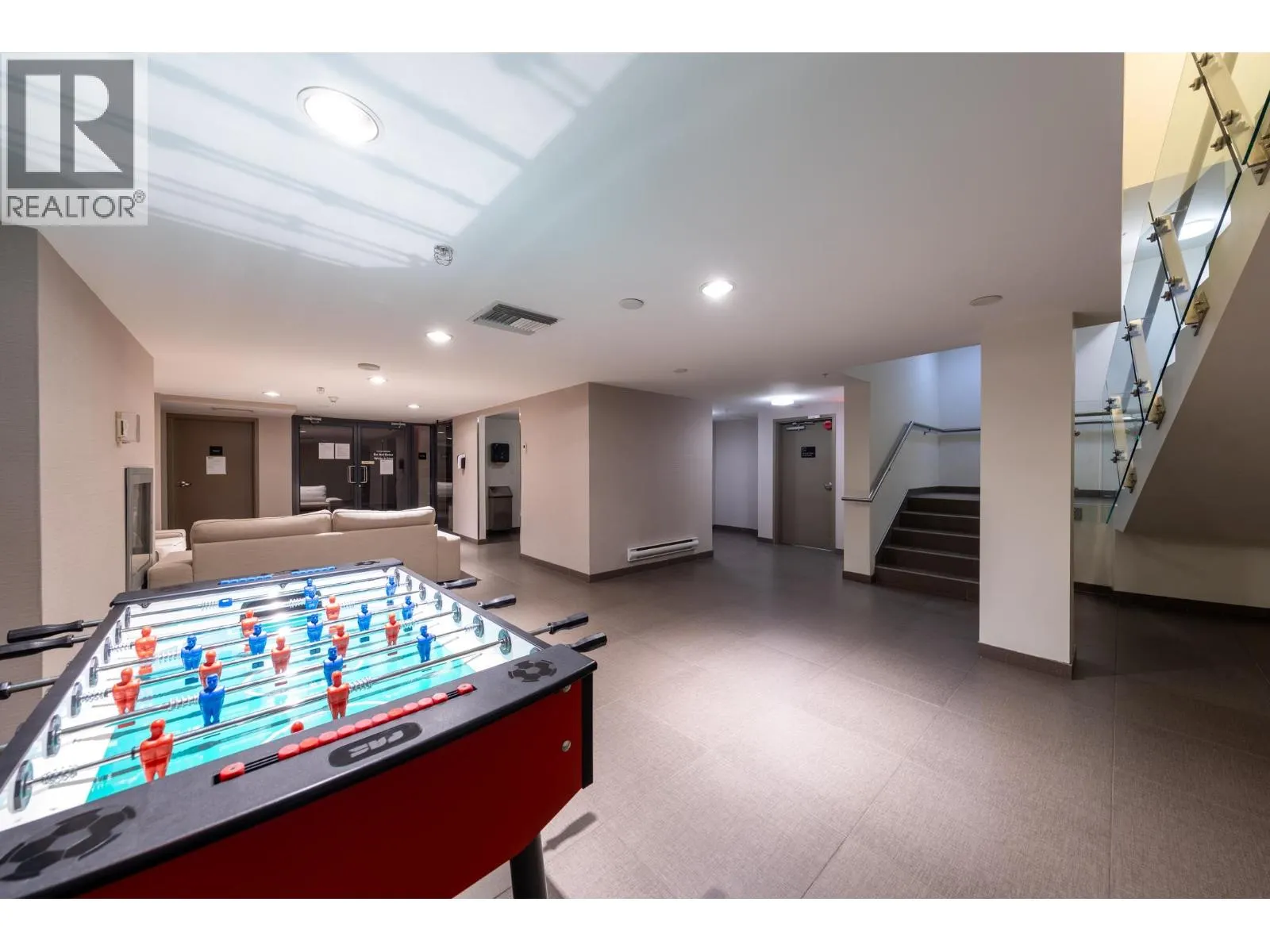 2501 8 SMITHE MEWS