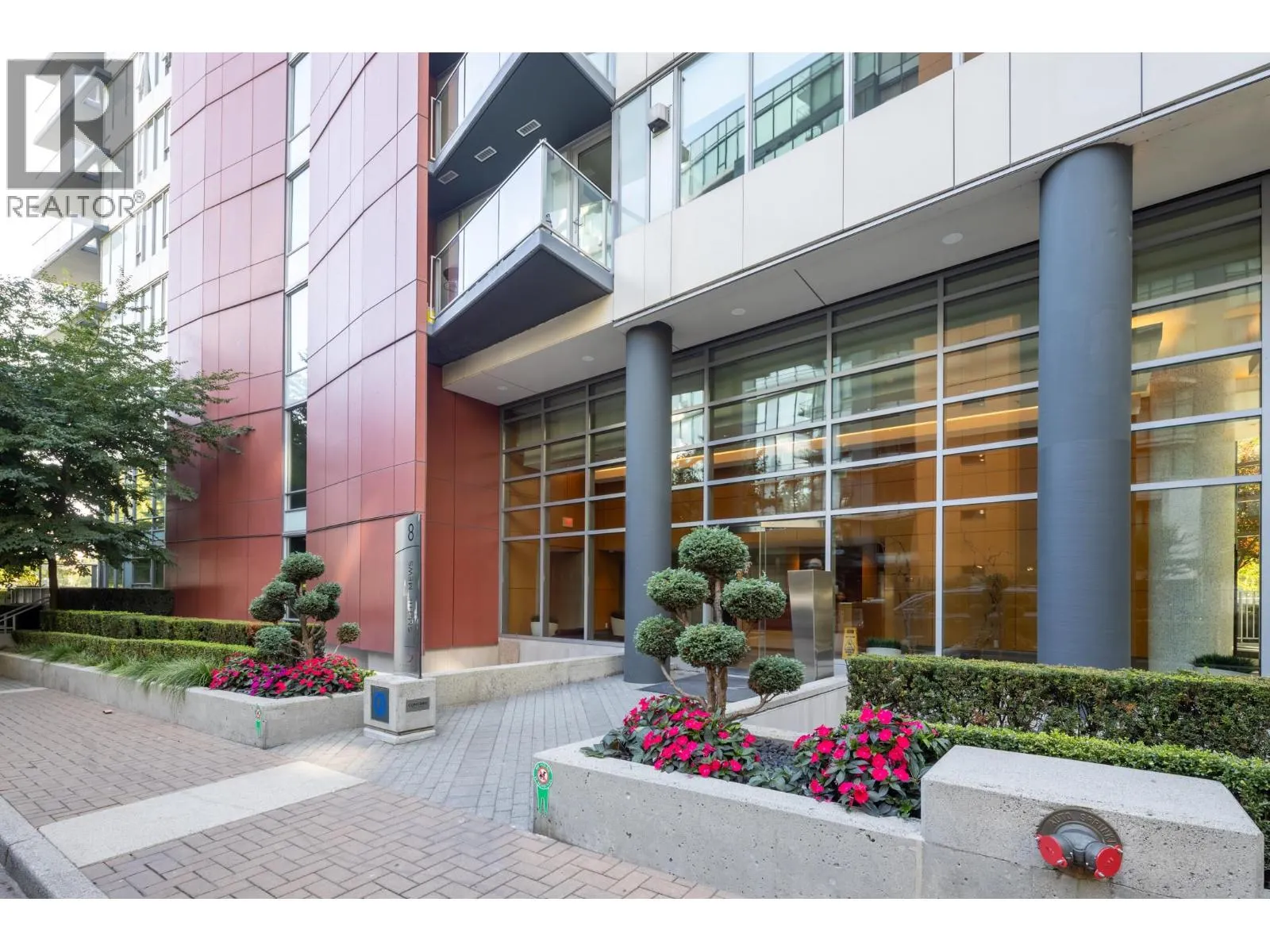 2501 8 SMITHE MEWS