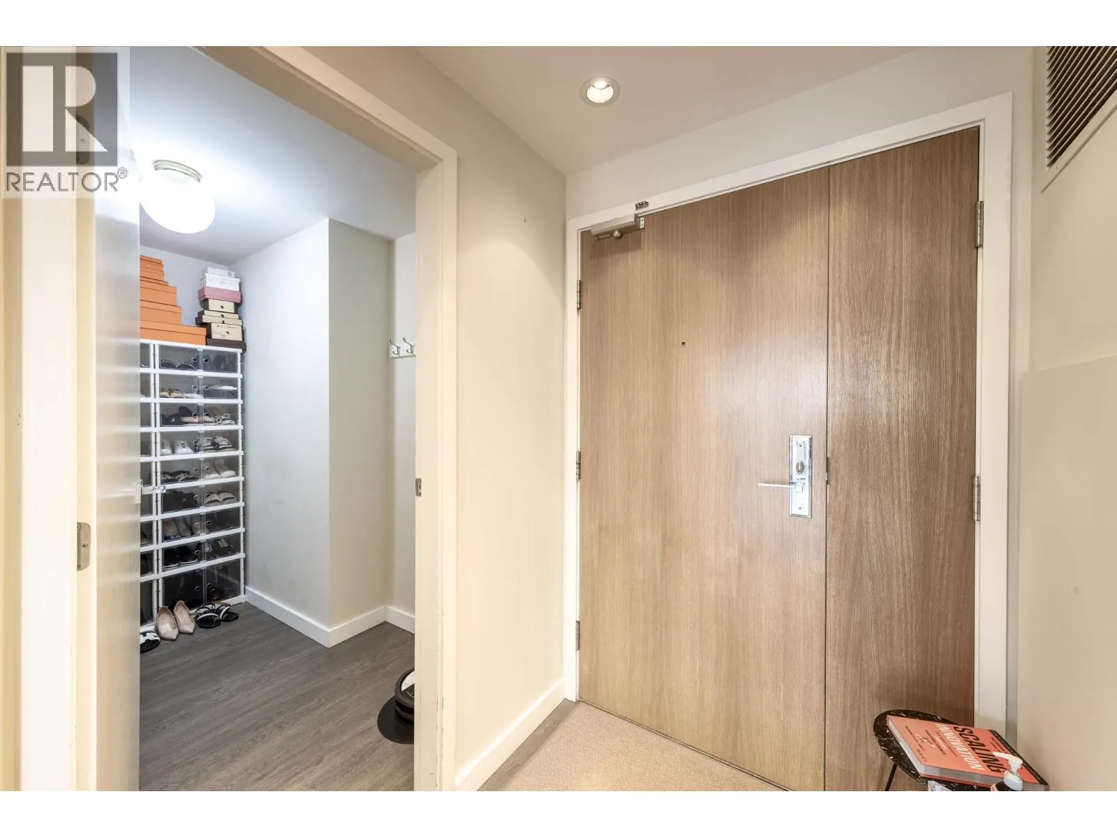 2501 8 SMITHE MEWS