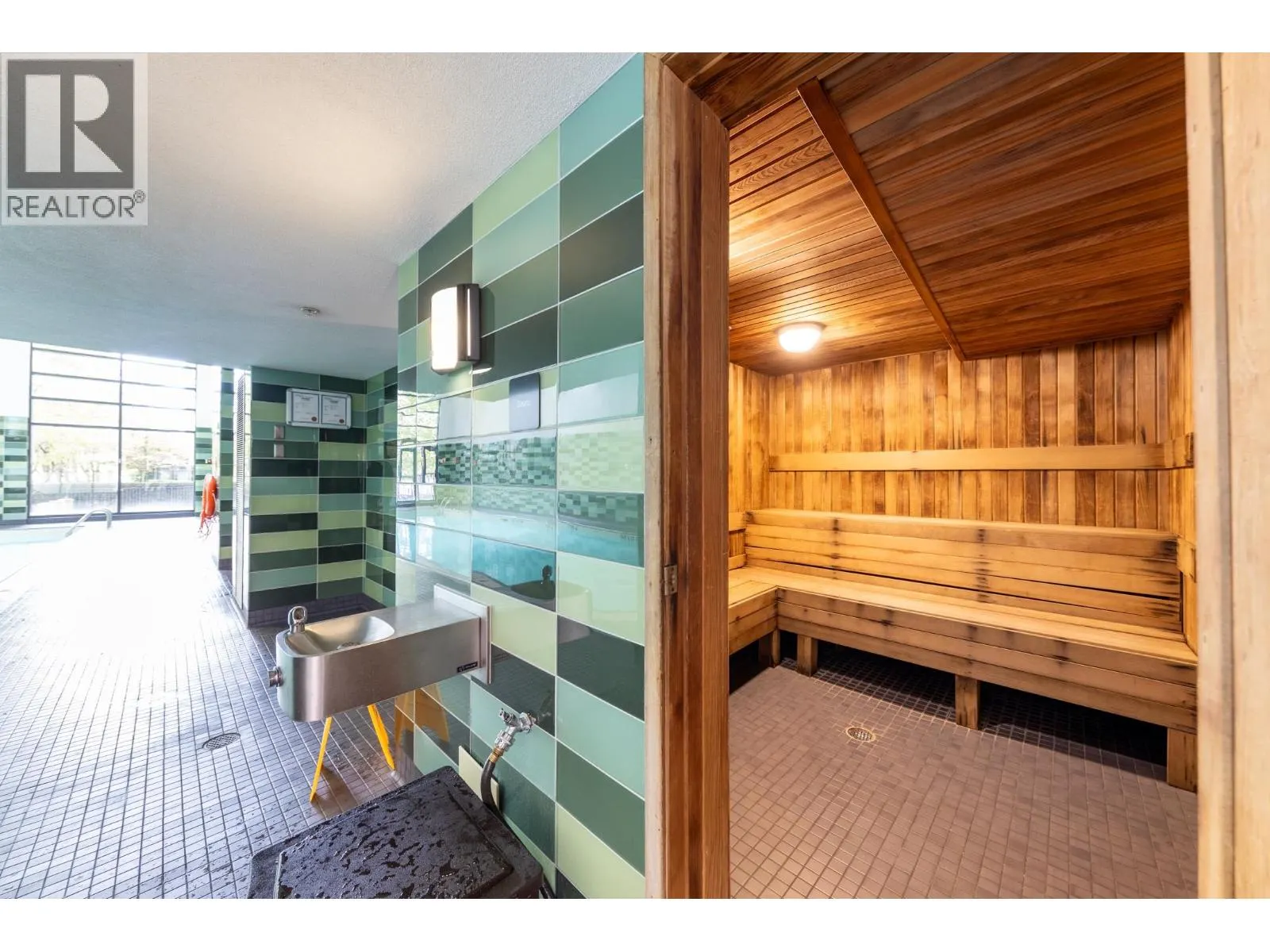 2501 8 SMITHE MEWS