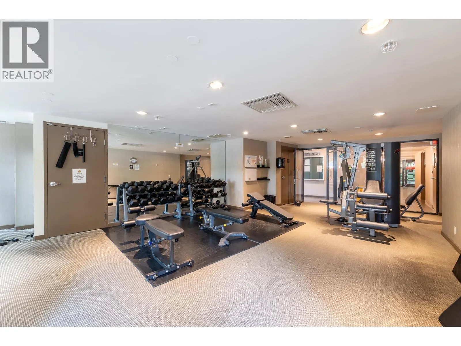 2501 8 SMITHE MEWS