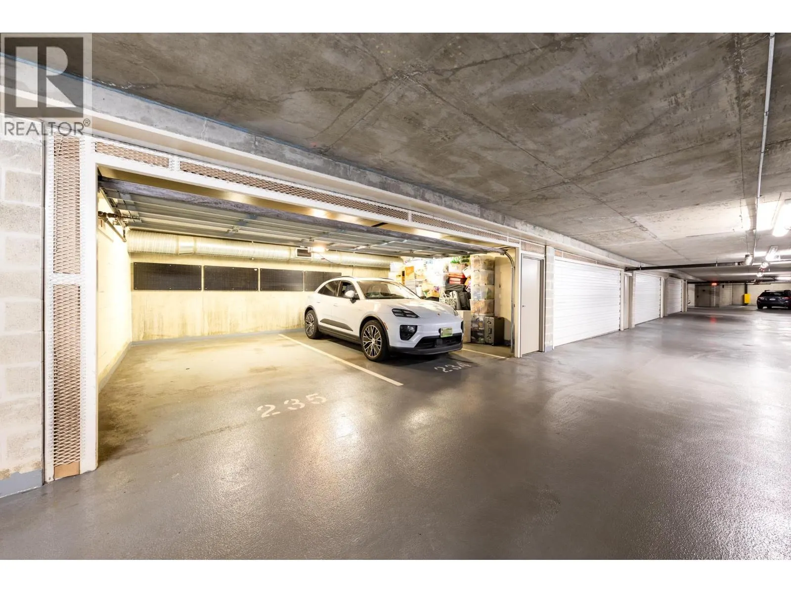 2501 8 SMITHE MEWS
