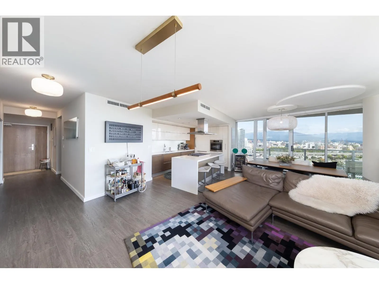 2501 8 SMITHE MEWS