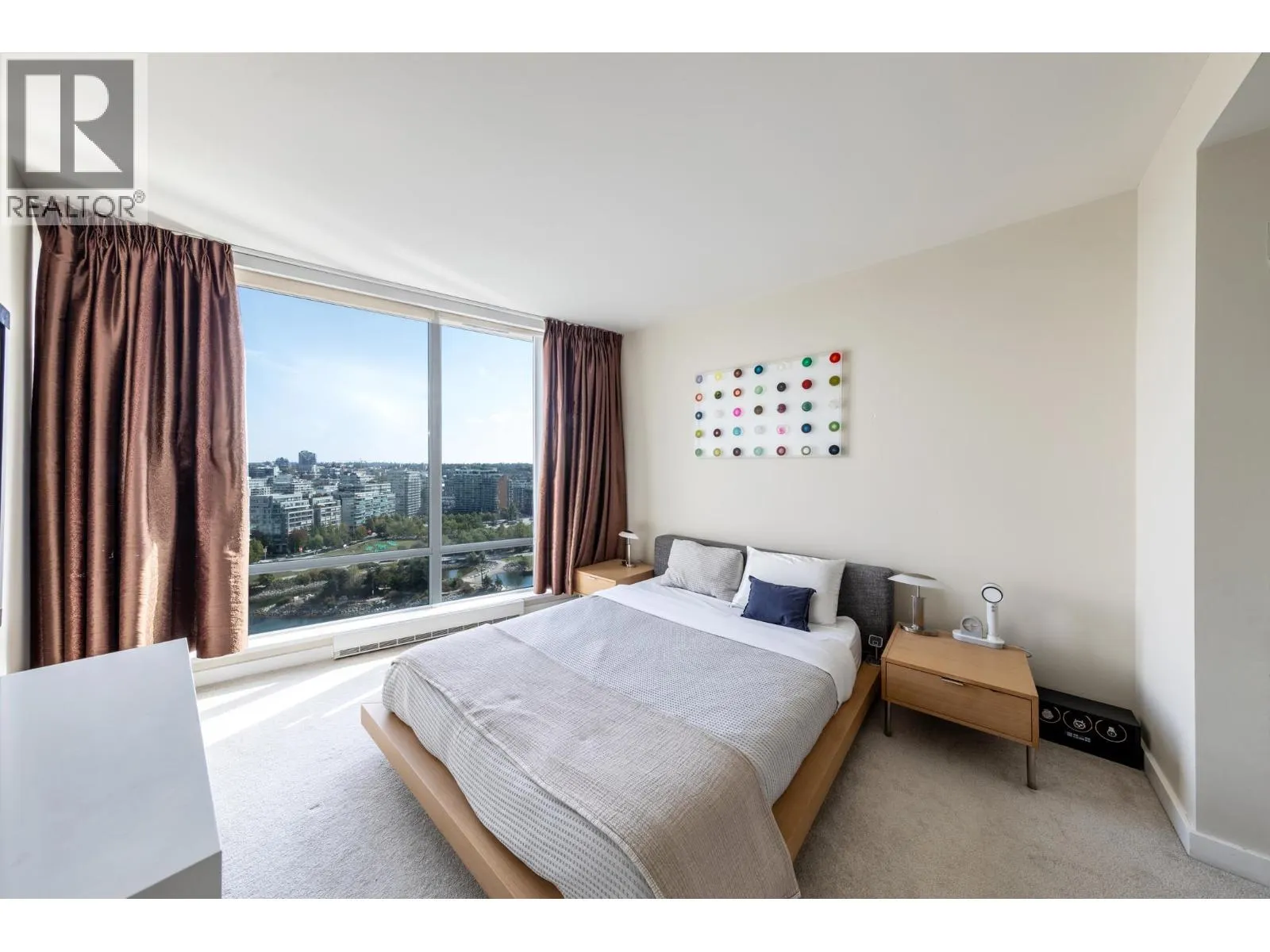 2501 8 SMITHE MEWS