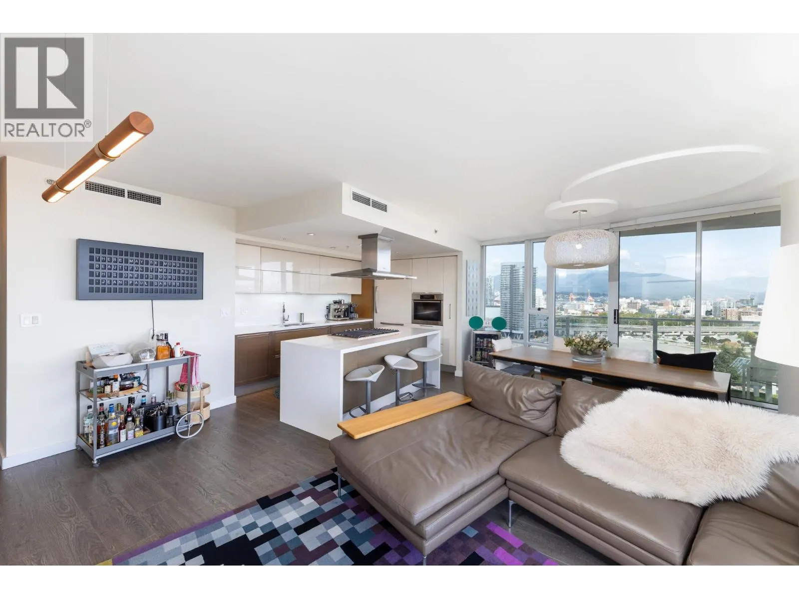 2501 8 SMITHE MEWS