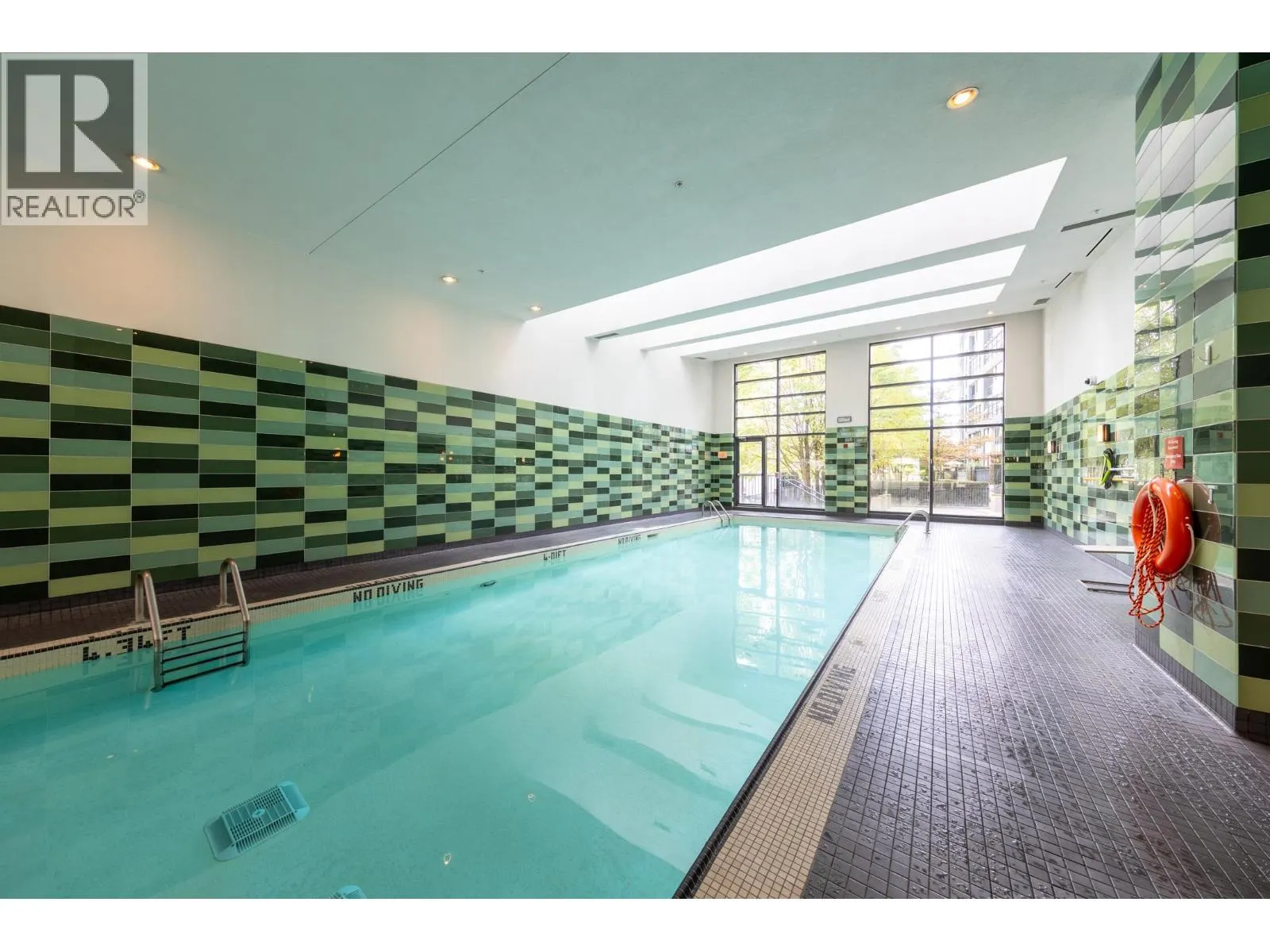 2501 8 SMITHE MEWS