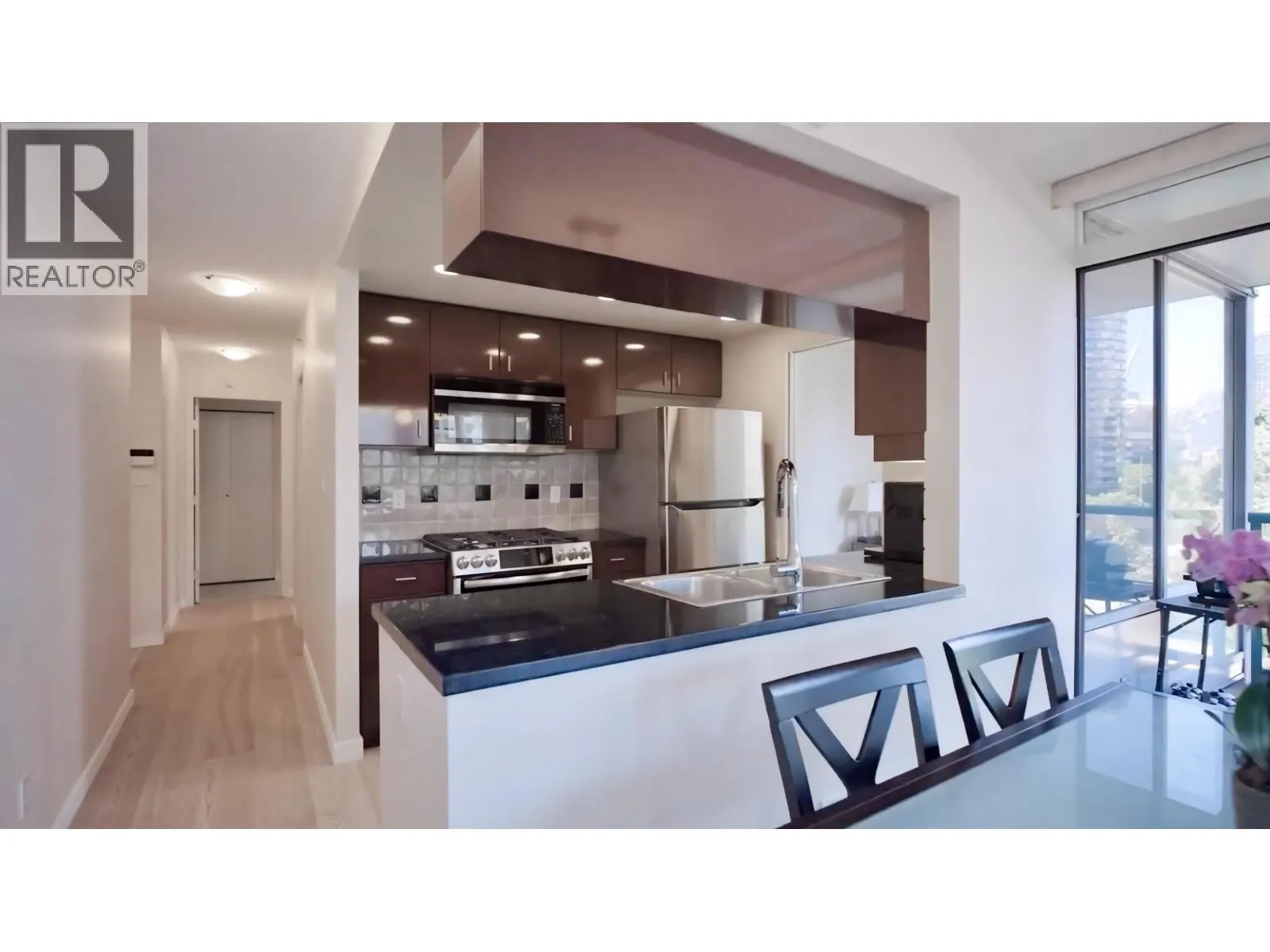 707 1067 MARINASIDE CRESCENT