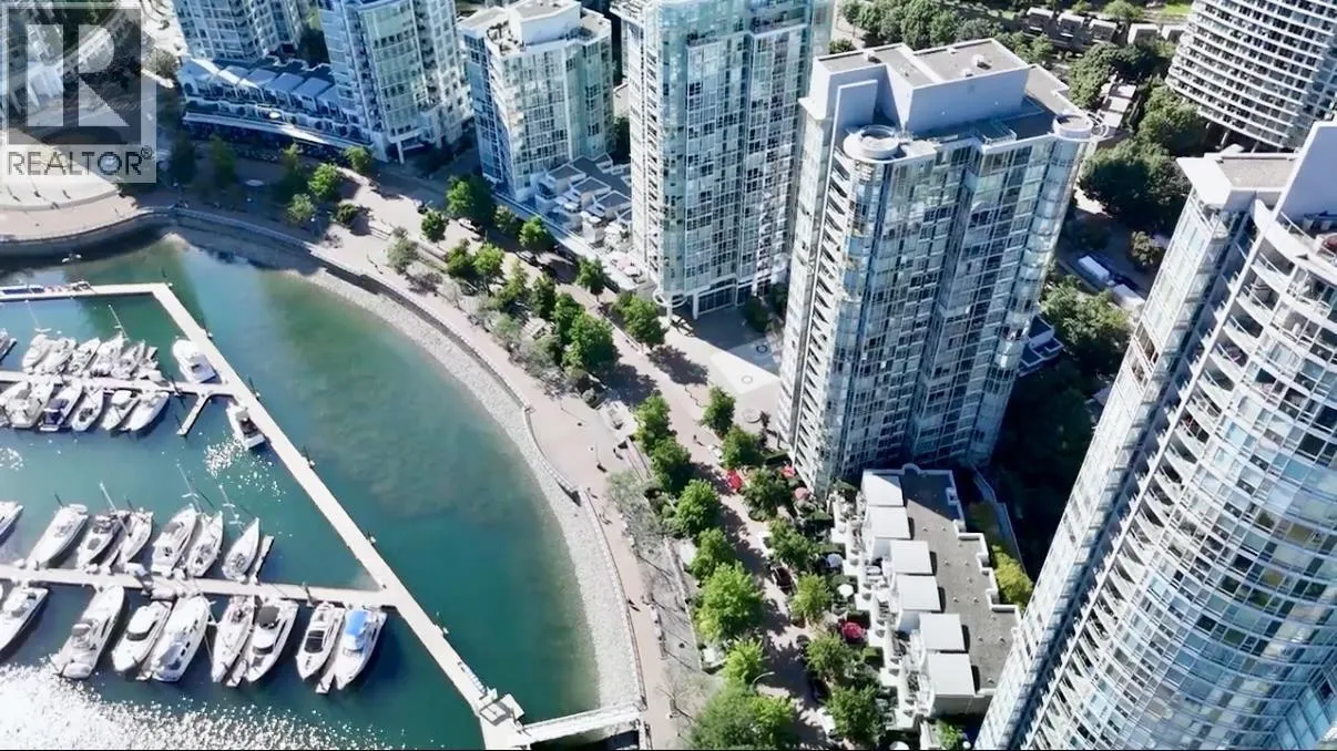 707 1067 MARINASIDE CRESCENT