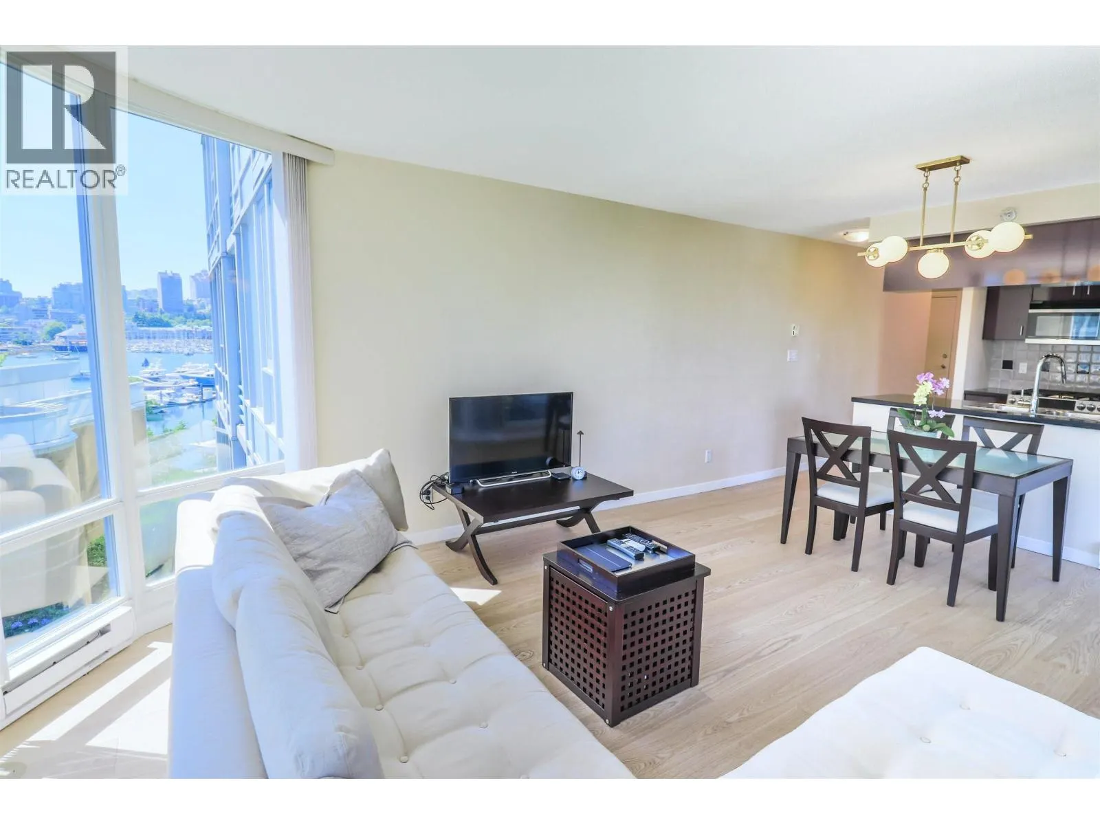 707 1067 MARINASIDE CRESCENT