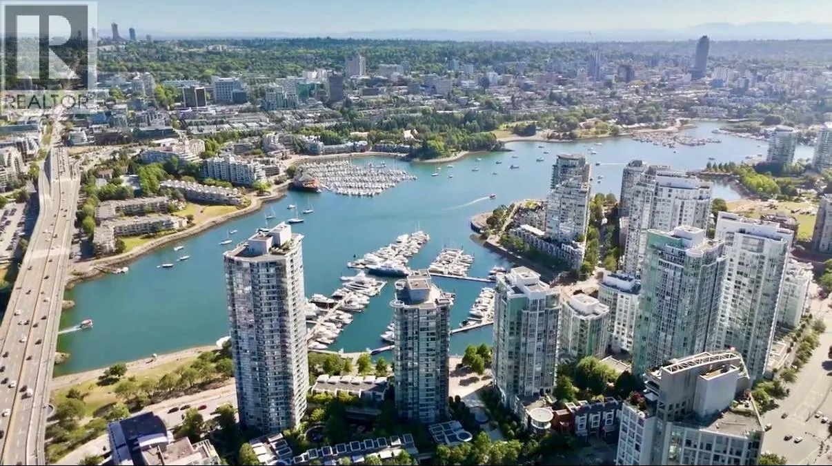 707 1067 MARINASIDE CRESCENT