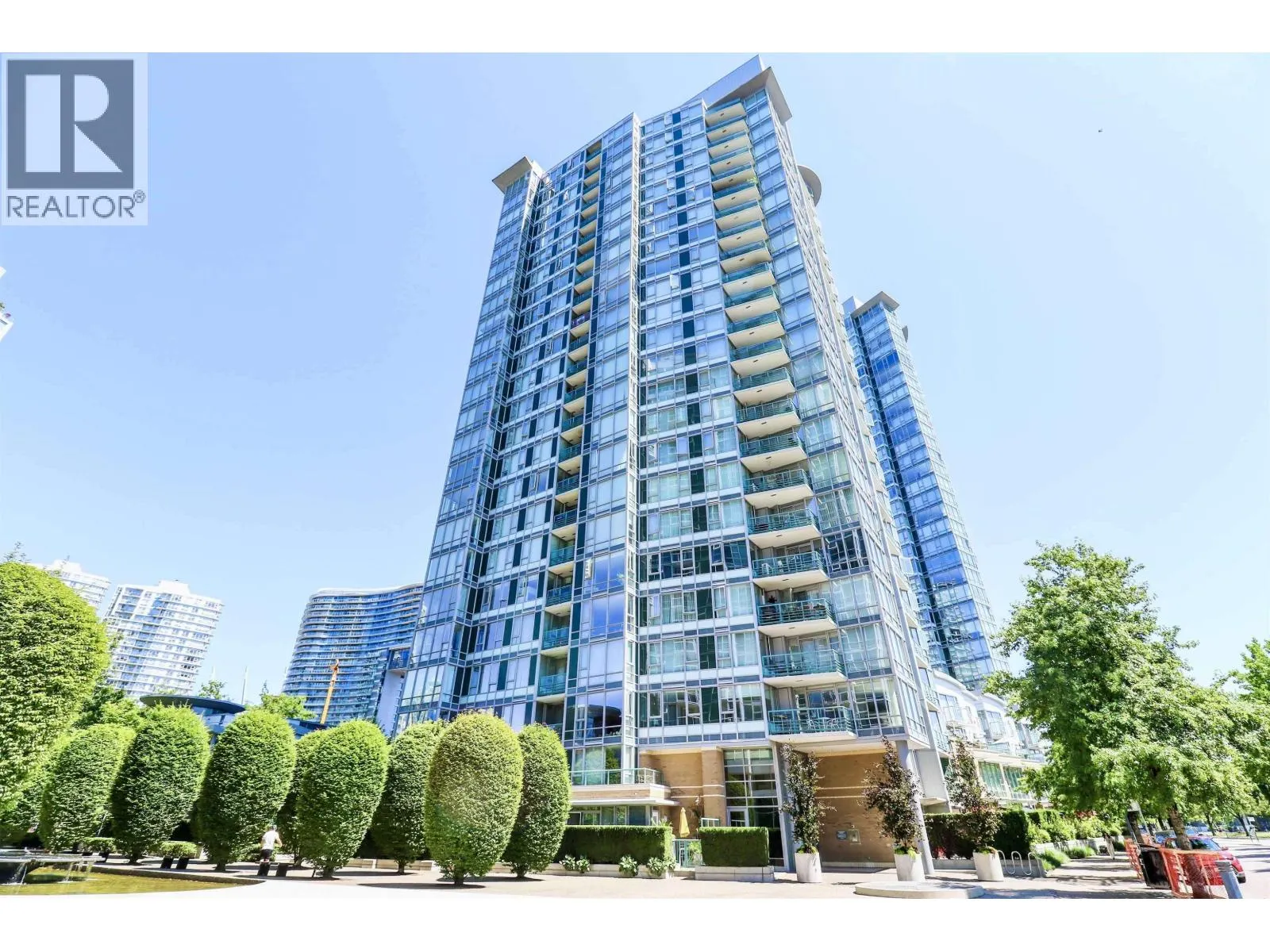 707 1067 MARINASIDE CRESCENT