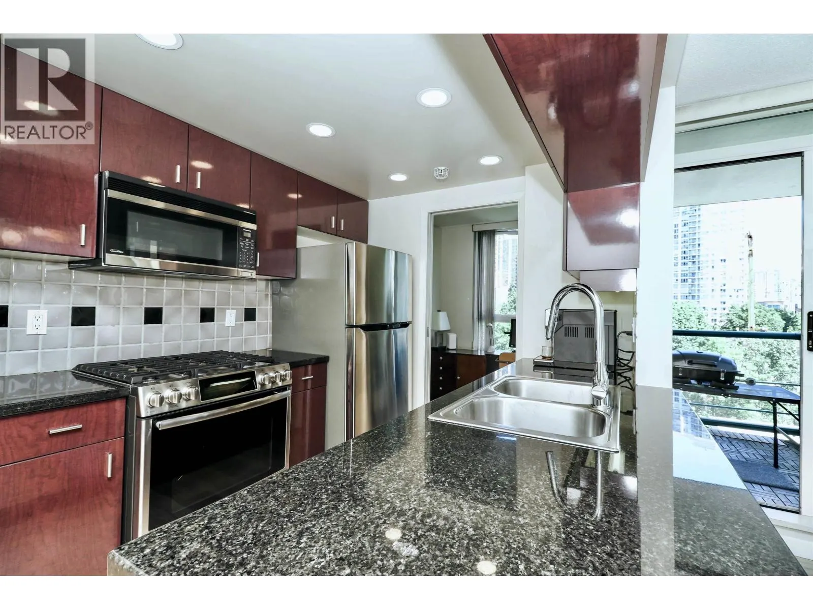 707 1067 MARINASIDE CRESCENT