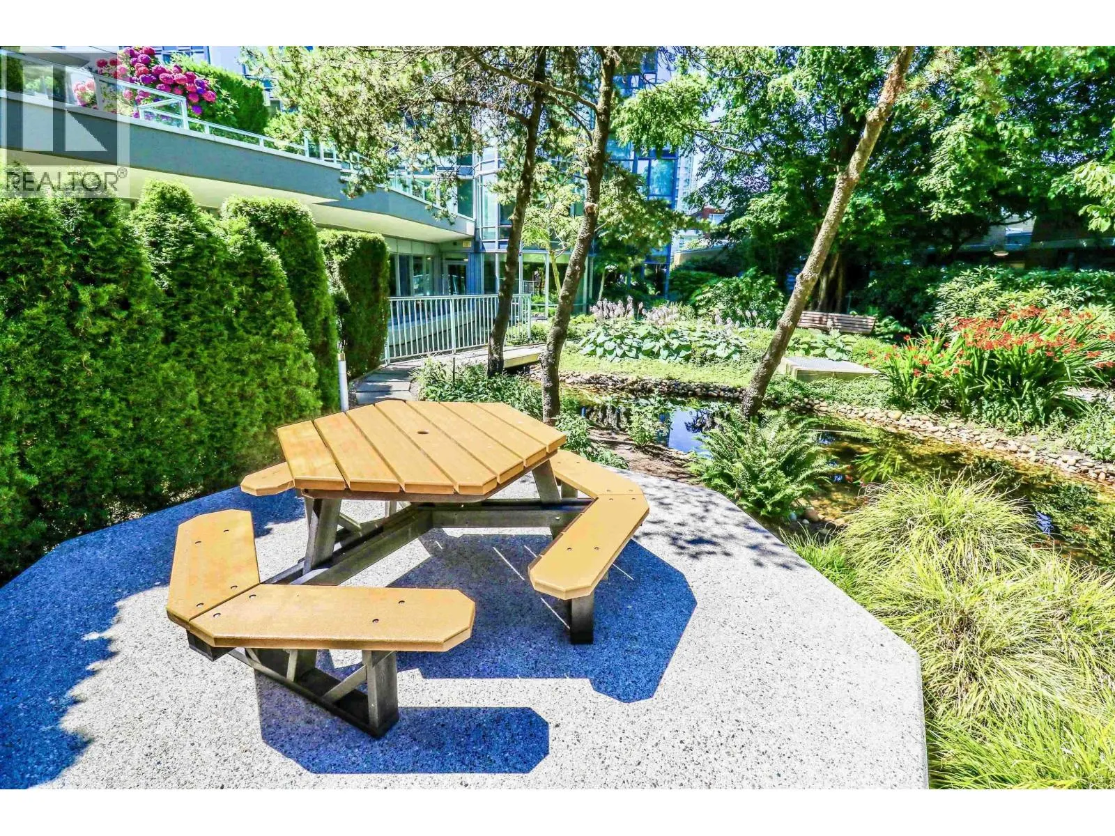 707 1067 MARINASIDE CRESCENT