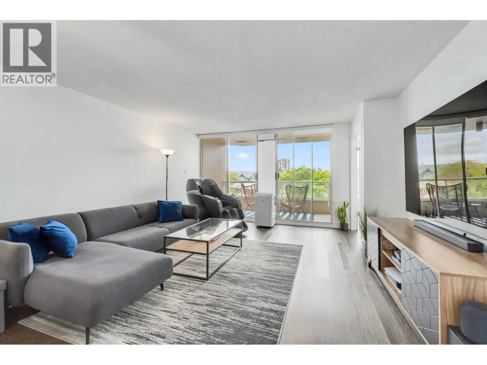 405 1045 QUAYSIDE DRIVE